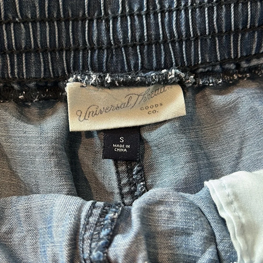 Universal Thread Stretch Shorts - Picture 4 of 5